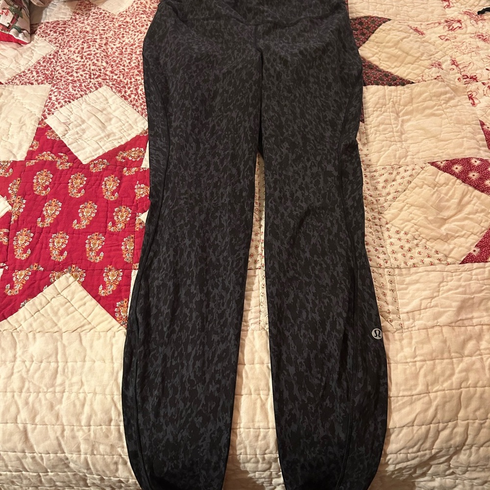Lululemon leggings black and gray